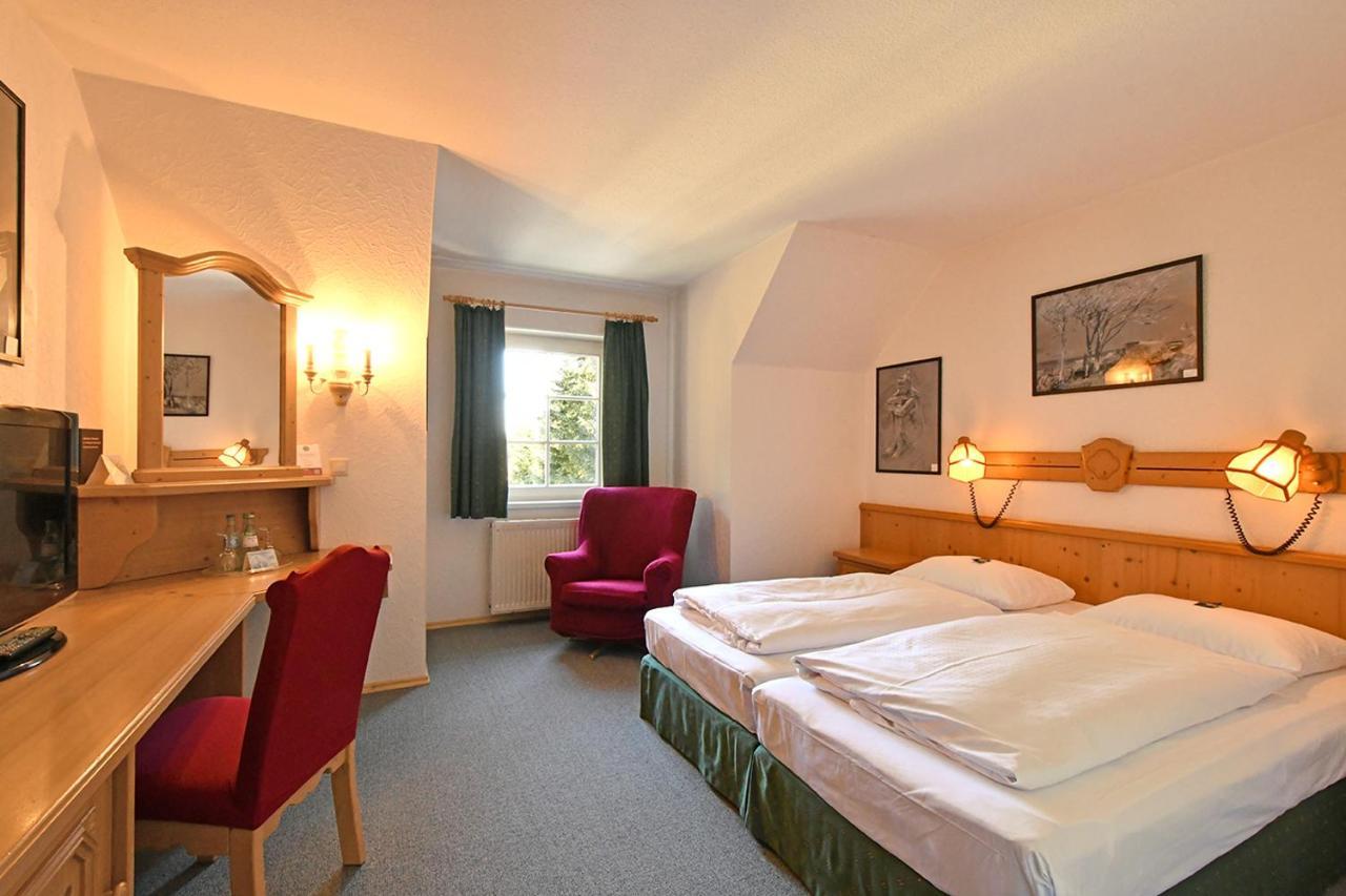Landhotel Altes Zollhaus ヘルムスドルフ エクステリア 写真